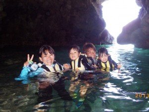 プチ青の洞窟でぷっかぷか♪