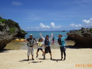 無人島で記念撮影♪