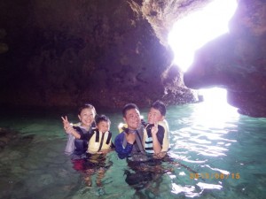 洞窟でウォーミングアップ♪