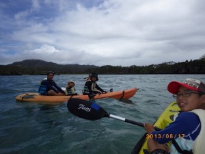 幼児は3人乗りでカヤック