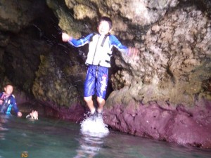 洞窟でジャンプ！