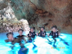 沖縄恩納村の青の洞窟