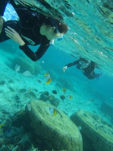 沖縄冬の海でシュノーケリング