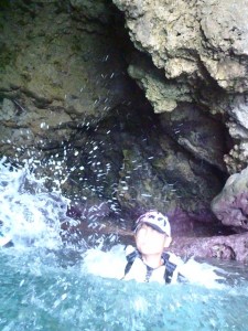 洞窟でジャンプ大会～☆