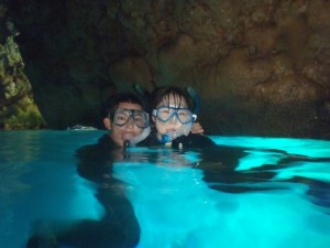 沖縄の青の洞窟