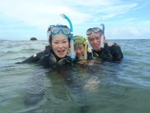 沖縄サンゴの海でシュノーケリング