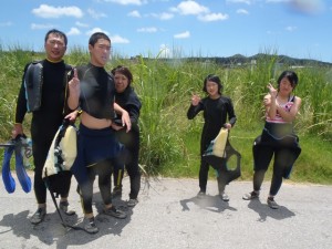 シュノーケリングの後はサトウキビ畑を通って