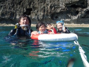 青の洞窟の外でもシュノーケリング