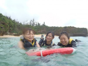 サンゴの海でシュノーケリング