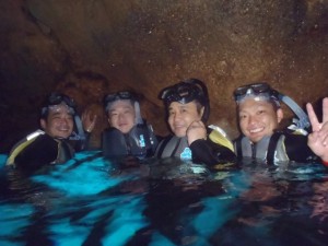 社員旅行で青の洞窟シュノーケル